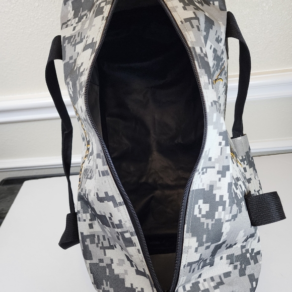 White River Fly Shop camouflage Duffle Bag - Picture 8 of 12